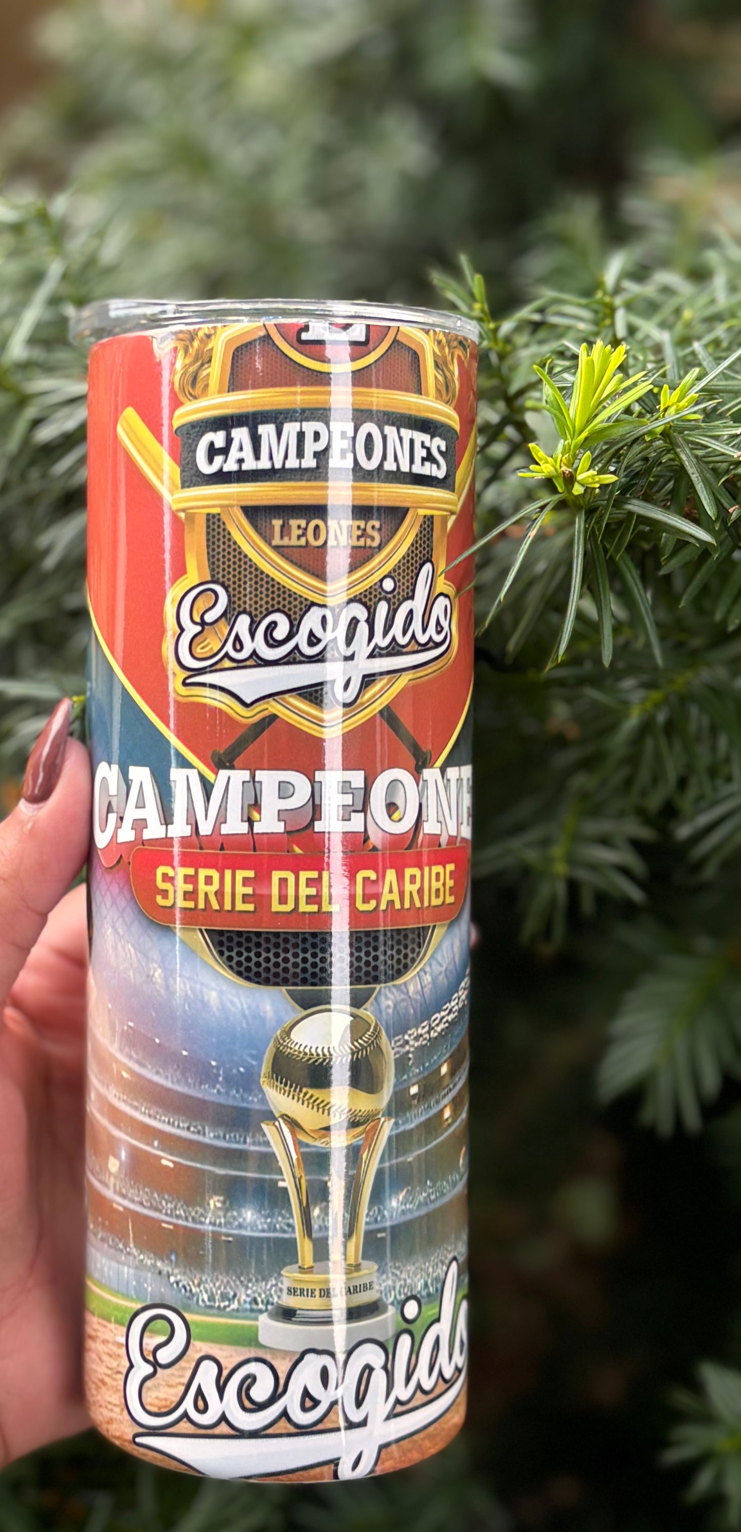 Orgullo Escarlata en Cada Sorbo