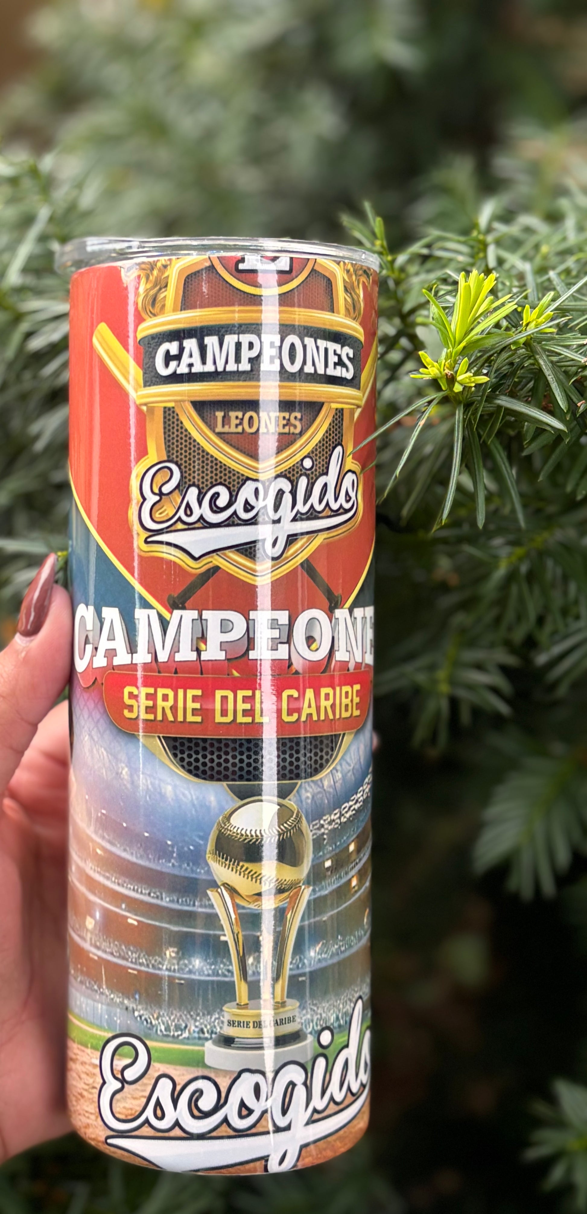 Orgullo Escarlata en Cada Sorbo