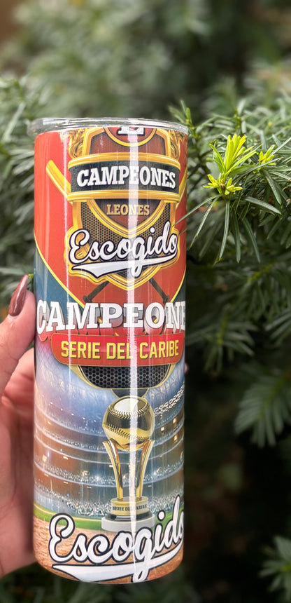 Orgullo Escarlata en Cada Sorbo