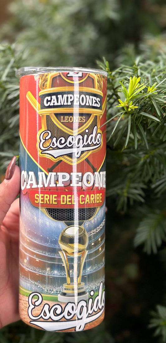 Orgullo Escarlata en Cada Sorbo