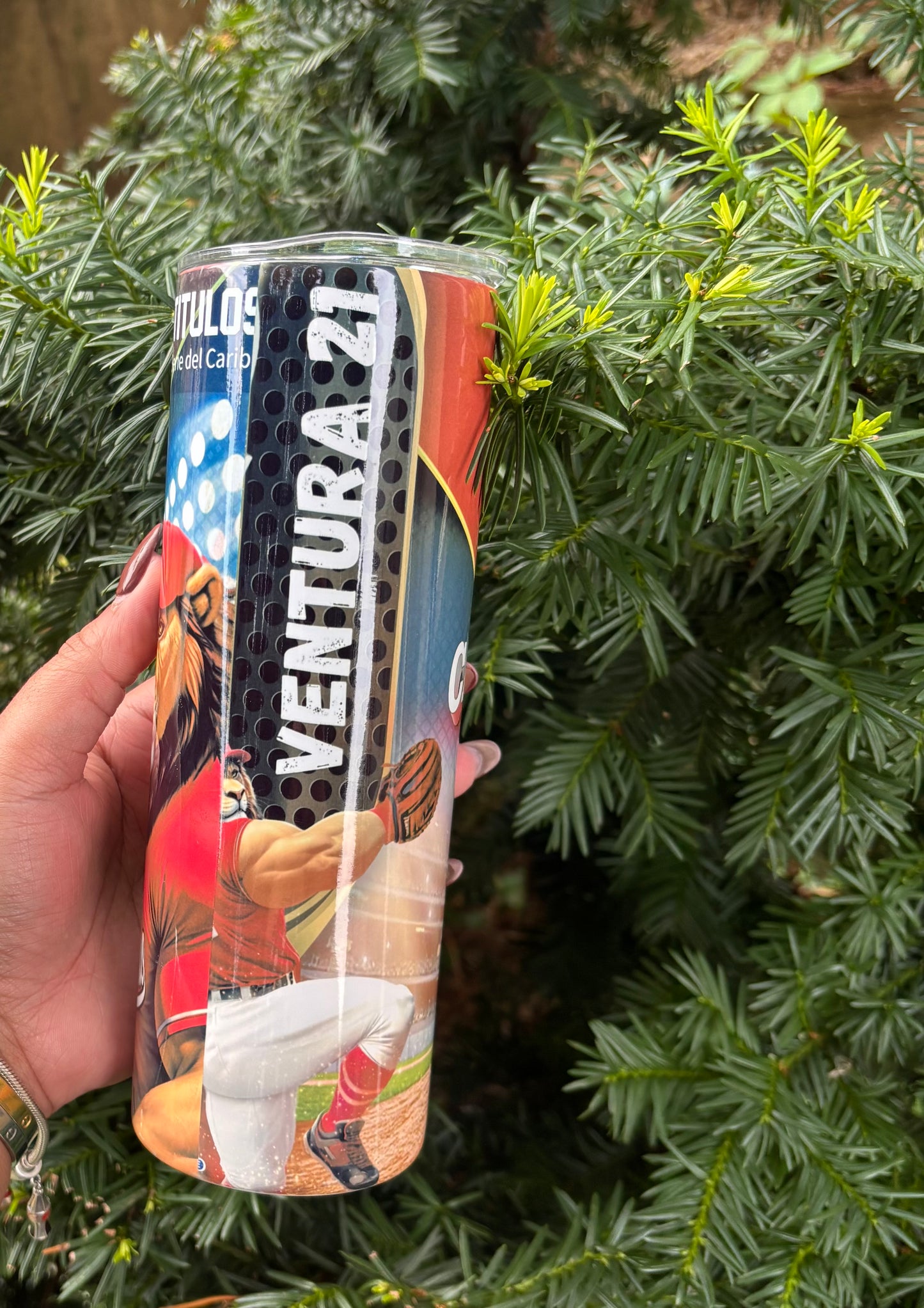 Orgullo Escarlata en Cada Sorbo