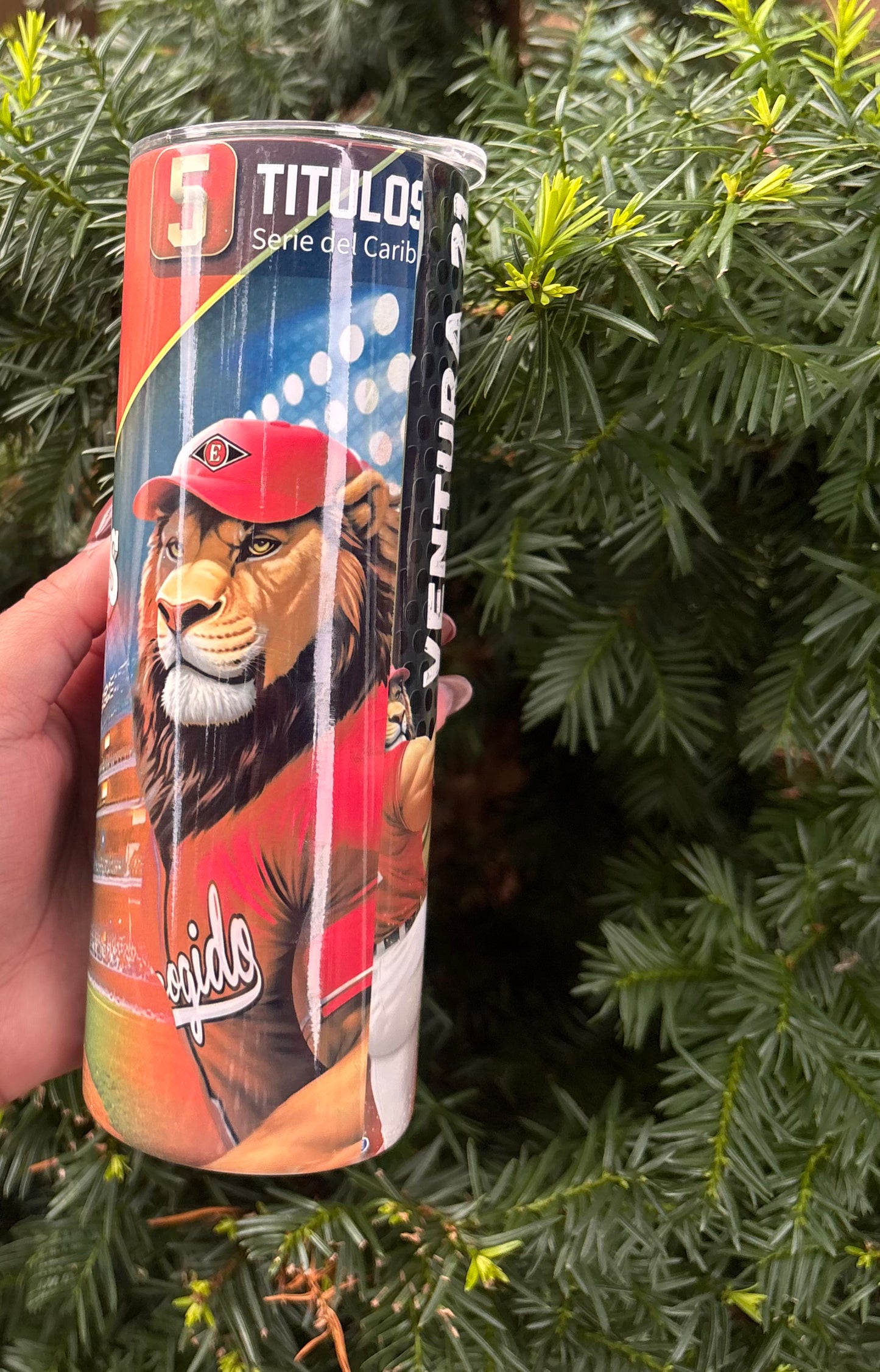 Orgullo Escarlata en Cada Sorbo