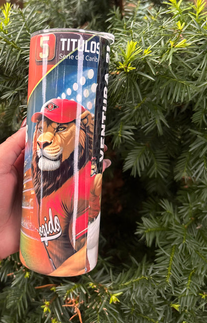 Orgullo Escarlata en Cada Sorbo